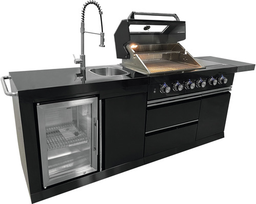 Schwarze Außenküche mit Spüle, Kühlschrank und Grill