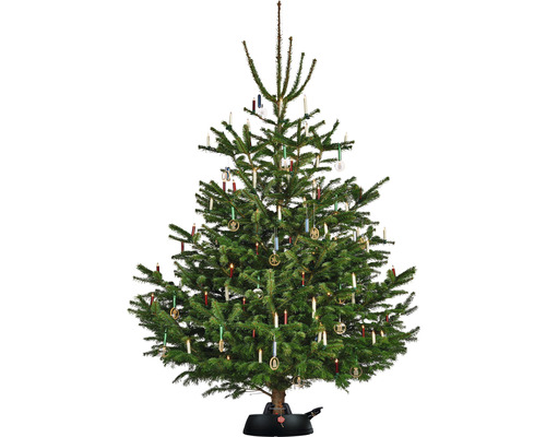 Geschmückter Weihnachtsbaum mit Kerzen und Christbaumschmuck