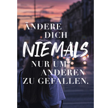 Motivationsposter mit der Aufschrift ''Ändere dich niemals, nur um anderen zu gefallen.''