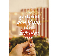 Eine Hand hält ein brennendes Wunderkerze mit dem Text: Jetzt gibst du halt dein Bestes, und dann betrinken wir uns.