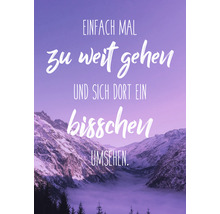 Motivationsbild mit Berglandschaft und dem Spruch Einfach mal zu weit gehen und sich dort ein bisschen umsehen