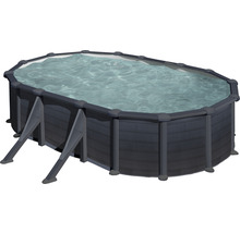 Ovaler Aufstellpool mit Wasser