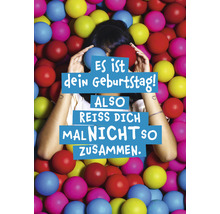 Geburtstagskarte mit Spruch in einem Meer aus bunten Bällen