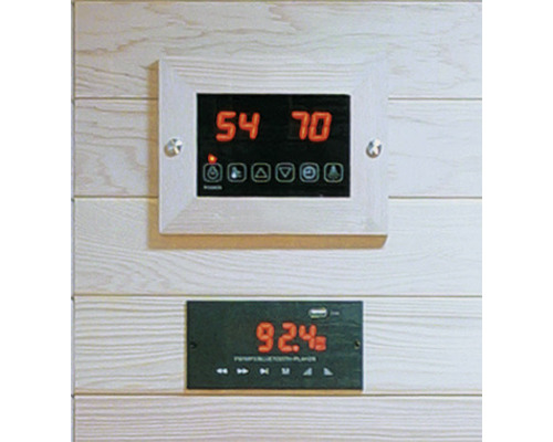 Bedienfeld und Radio in einer Sauna