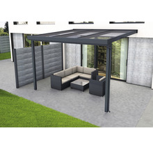 Terrassenüberdachung mit grauer Loungegruppe auf Terrasse