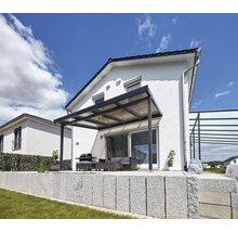 Terrasse mit Terrassenüberdachung am Haus