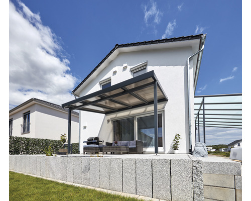 Terrasse mit Terrassenüberdachung am Haus