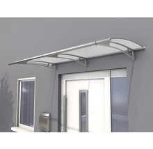 Vordach über einer Haustür mit Edelstahlrahmen und klarer Abdeckung.