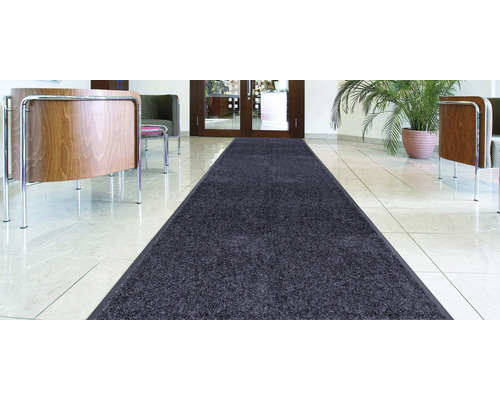 Grauer Schmutzfangläufer im Eingangsbereich.