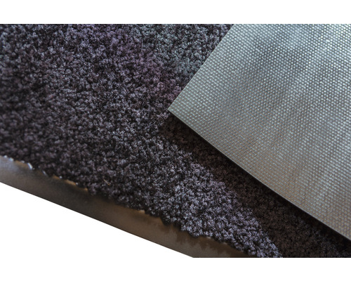 Detailaufnahme einer Fußmatte mit Textiloberfläche und strukturierter Rückseite