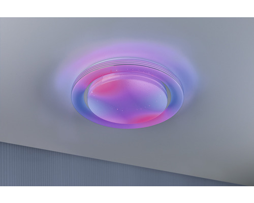 Deckenleuchte mit Lichteffekten an einer Zimmerdecke