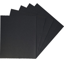 Stapel schwarzes Schleifpapier