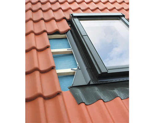 Dachfenster auf einem Dach mit Ziegeln