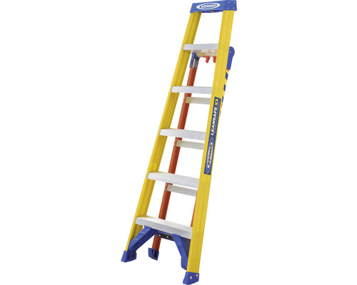 Stehleiter mit sechs Stufen aus Kunststoff