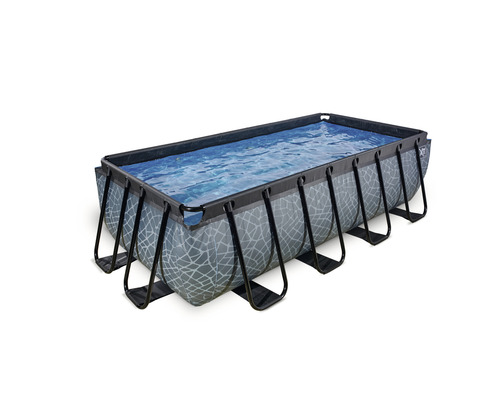 Rechteckiger Pool mit Stahlrahmen und Wasseroberfläche
