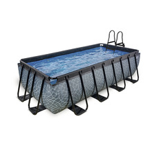 Rechteckiger Pool mit Leiter für den Garten
