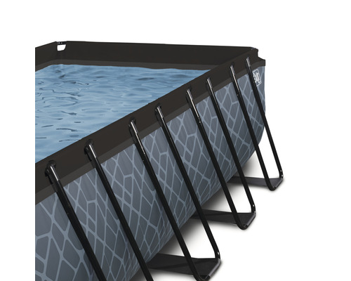 Detailansicht eines Stahlrahmenpools mit Wasserfüllung