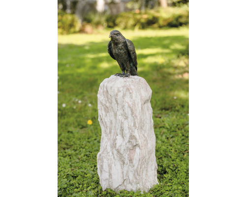 Gartenfigur: Adler auf Steinsockel