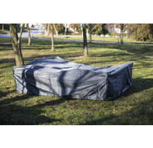 Abdeckung für Gartenmöbel auf Rasen