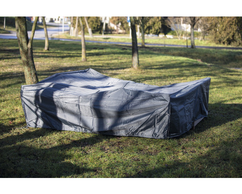Abdeckung für Gartenmöbel auf Rasen