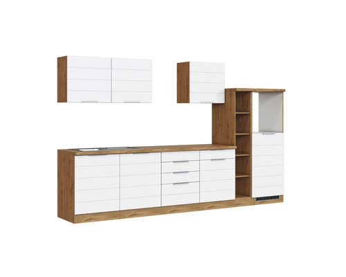 Küchenzeile mit Hängeschränken und Schubladen