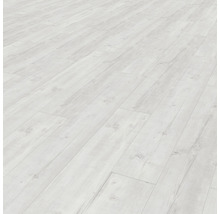 Heller Laminatboden mit Holzstruktur.