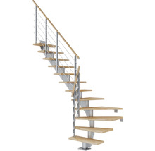 Wendeltreppe mit Holzstufen und Metallgeländer