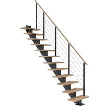 Holztreppe mit Metallstruktur und Geländer