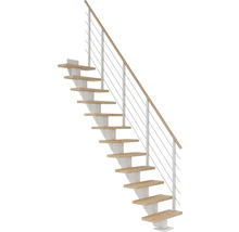 Treppe mit Holzstufen und Geländer mit Edelstahlseilen