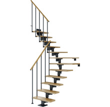 Wendeltreppe mit Holzstufen und Geländer aus Metall