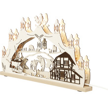 Holzschibbogen mit Bauernhofszene und Beleuchtung