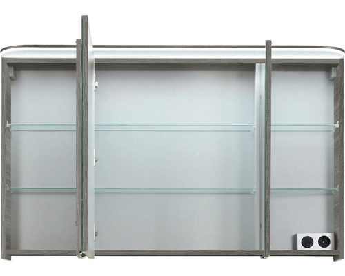 Geöffneter Spiegelschrank mit drei Türen und Glasablagen