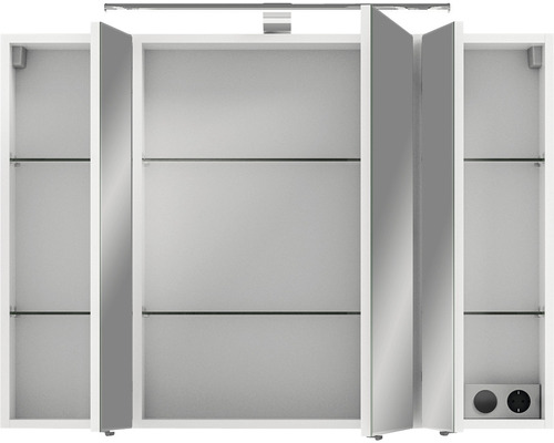 Geöffneter Spiegelschrank mit Einlegeböden und Steckdosen