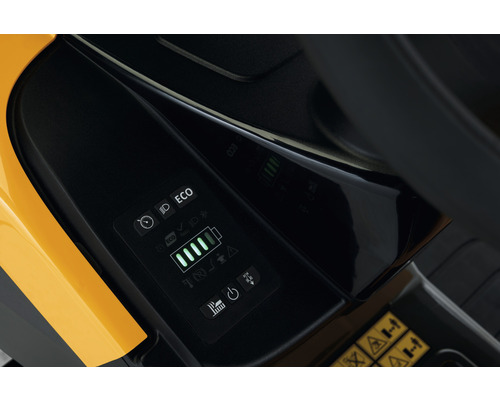 Bedienfeld eines Rasentraktors mit Batteriestandsanzeige und Eco-Modus