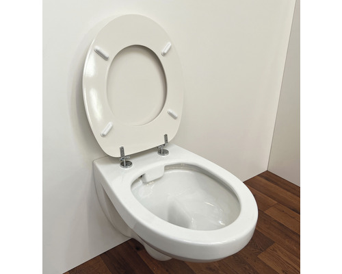 Wand-Tiefspültoilette mit offenem Spülrand und Toilettensitz