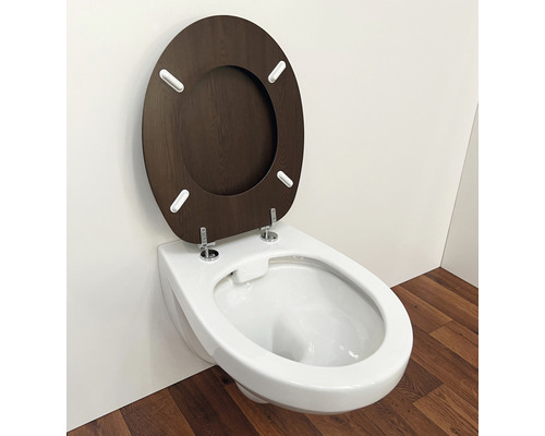 Wandhängendes WC mit Toilettensitz mit Holzdekor