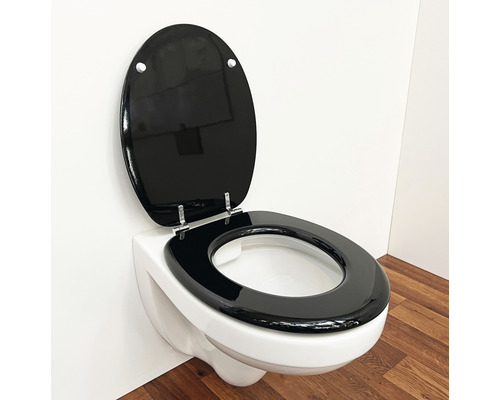 Wand-Tiefspülklosett mit offenem Toilettendeckel