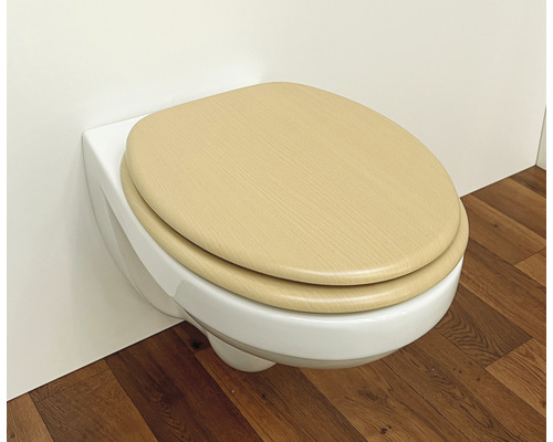 Wandhängendes WC mit Holzsitz