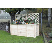 Blumenkasten aus Holz mit Rankgitter im Garten