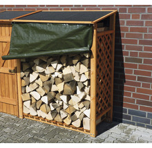 Holzlager mit Holz, Plane und Gitterstruktur