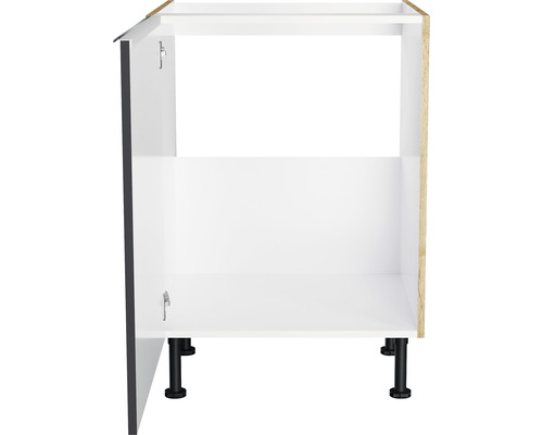 Küchenunterschrank mit offener Tür und Füßen