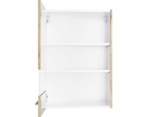 Geöffneter Badezimmerschrank mit Einlegeböden