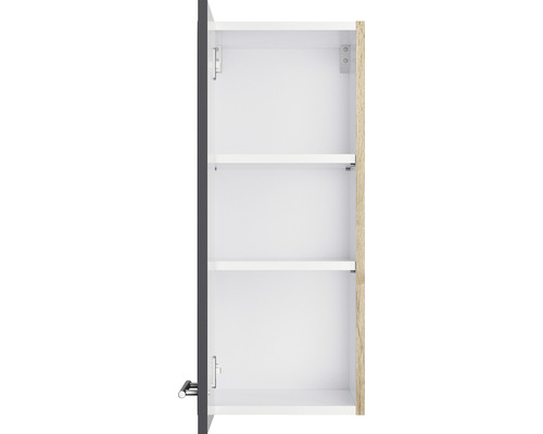 Offener Badezimmerschrank mit Einlegeböden