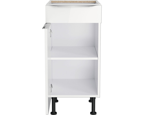 Weißer Küchenunterschrank mit einer offenen Tür und zwei Regalböden