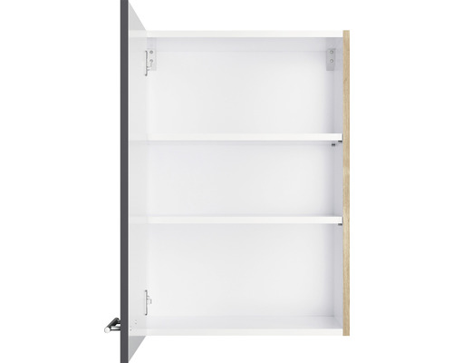 Offener weißer Hängeschrank mit drei Regalböden