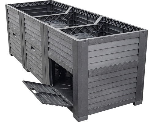 Drei Kompostbehälter aus Kunststoff mit Lattenmuster und Öffnung