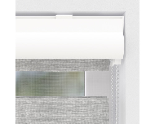 Doppelrollo mit Kettenzug am Fenster