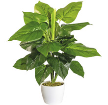 Künstliche Zimmerpflanze in weißem Topf