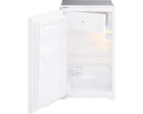 Weißer Kühlschrank mit geöffneter Tür