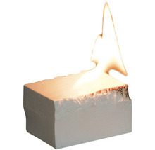 Dekorationsartikel aus Salzkristall mit Form einer Spitze